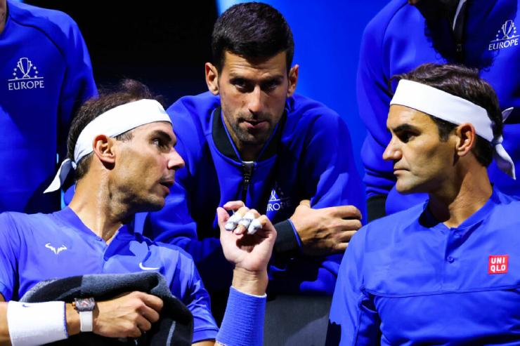 Fan cho rằng Djokovic (giữa) "gặp may" vì ít phải đấu Federer (phải) thời điểm sung sức nhất