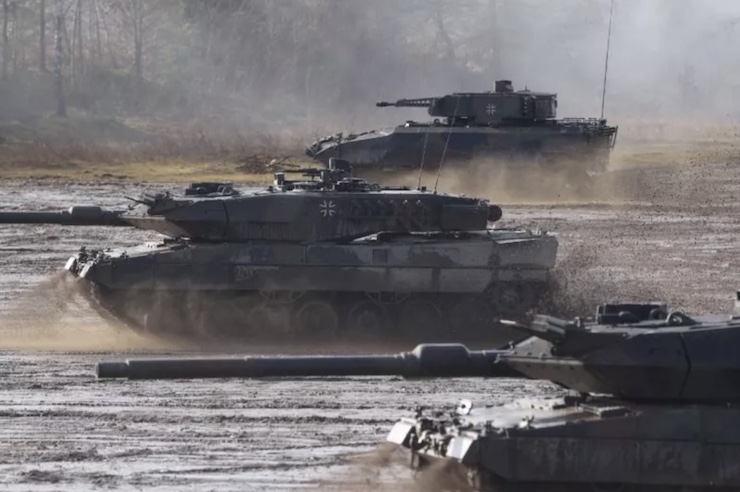 Xe tăng hạng nặng Leopard 2A6 do Đức sản xuất.