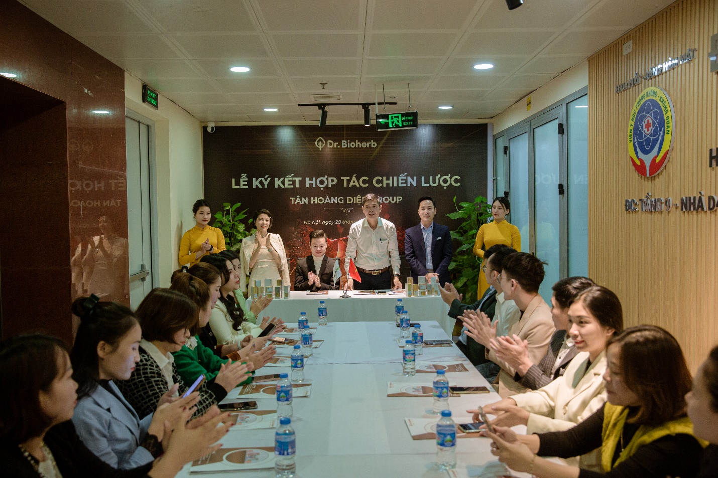 Bác sĩ Hoàng Đình Trưởng - Trưởng khoa Phẫu thuật thẩm mỹ công nghệ cao, Bệnh viện PKKQ