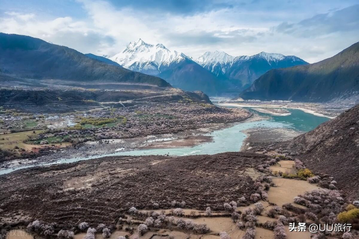 Hẻm núi lớn Brahmaputra sẽ mang tới sự kinh ngạc dành cho du khách. Bạn sẽ cảm nhận sự tráng lệ và kiêu sa khi nhìn thấy “tuyệt tác của thời gian”.


