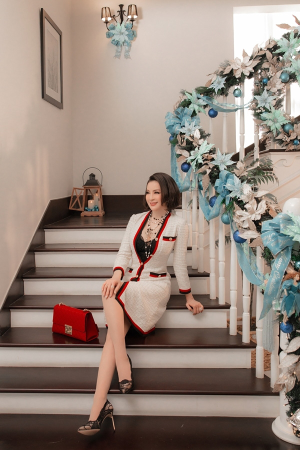 "Cô thủ môn tội nghiệp" sống viên mãn trong biệt thự 800 m2 phong cách Châu Âu - 13