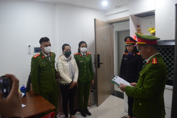 Cơ quan Công an đọc lệnh bắt tạm giam Lê Thị Hồng Phương