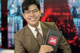 Đàn ông - BTV Mạnh Cường của &quot;Chuyển động 24h&quot;: &quot;Tôi không 'đánh bóng' bằng hàng hiệu, xe sang&quot;