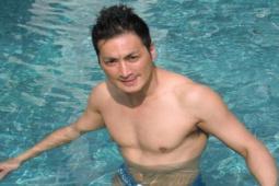 Đàn ông - "Gừng càng già càng cay": "Triển Chiêu" tưởng hết thời nhưng giàu nứt đố đổ vách