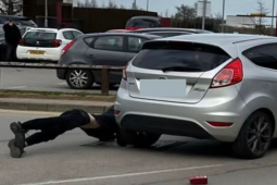 Phi thường - kỳ quặc - Bị lấy mất ô tô, lần dấu theo thiết bị định vị rồi tự ra tay bắn người như phim