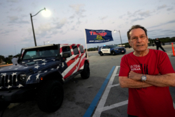 Thế giới - Ảnh: Hàng loạt người ủng hộ xuống đường sau tin ông Trump bị truy tố