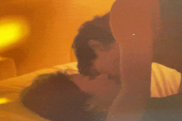 Phim - Hậu trường cảnh tình ái của "phi công" điển trai với đàn chị hơn 5 tuổi