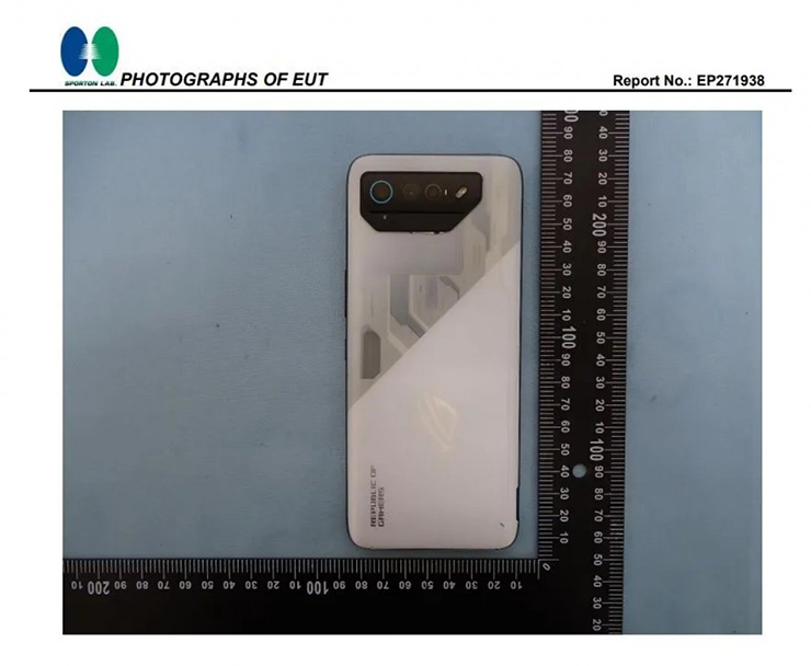 ROG Phone 7.