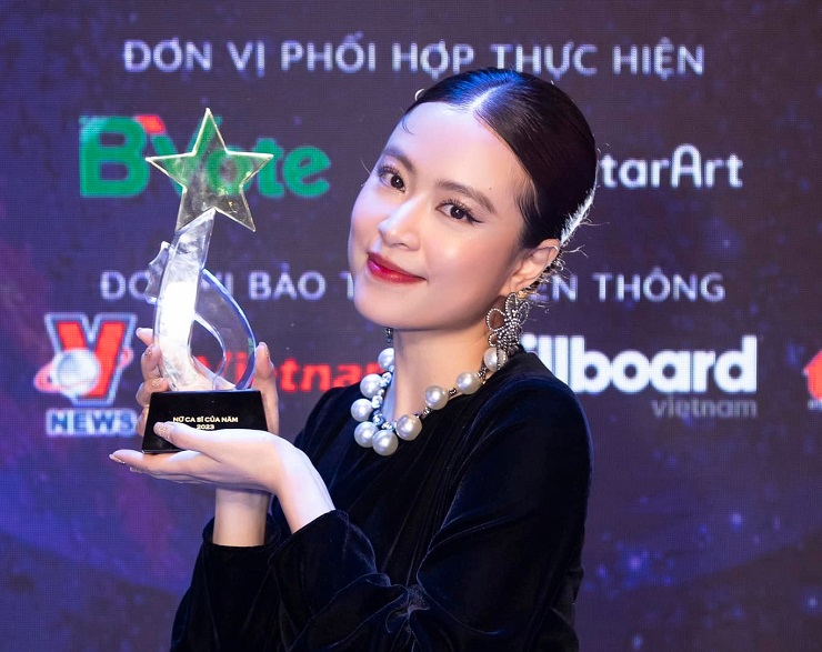 Diễn viên, ca sĩ Hoàng Thùy Linh thắng lớn ở lễ trao giải Cống hiến 2023