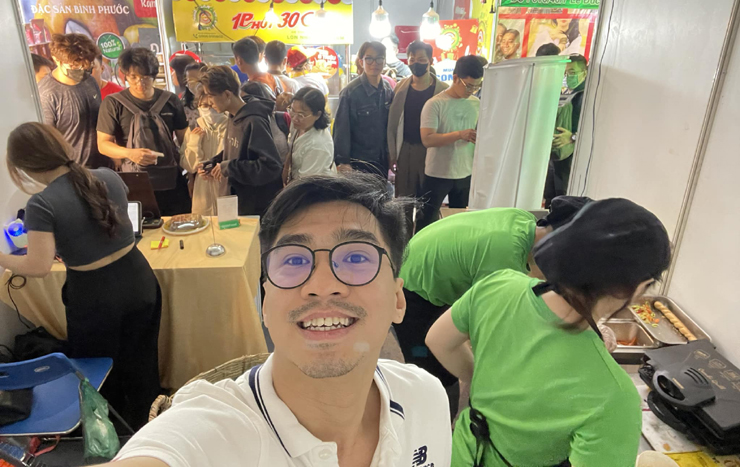 PewPew hạnh phúc, tự hào khi gian hàng của anh tham gia Lễ hội Bánh mì