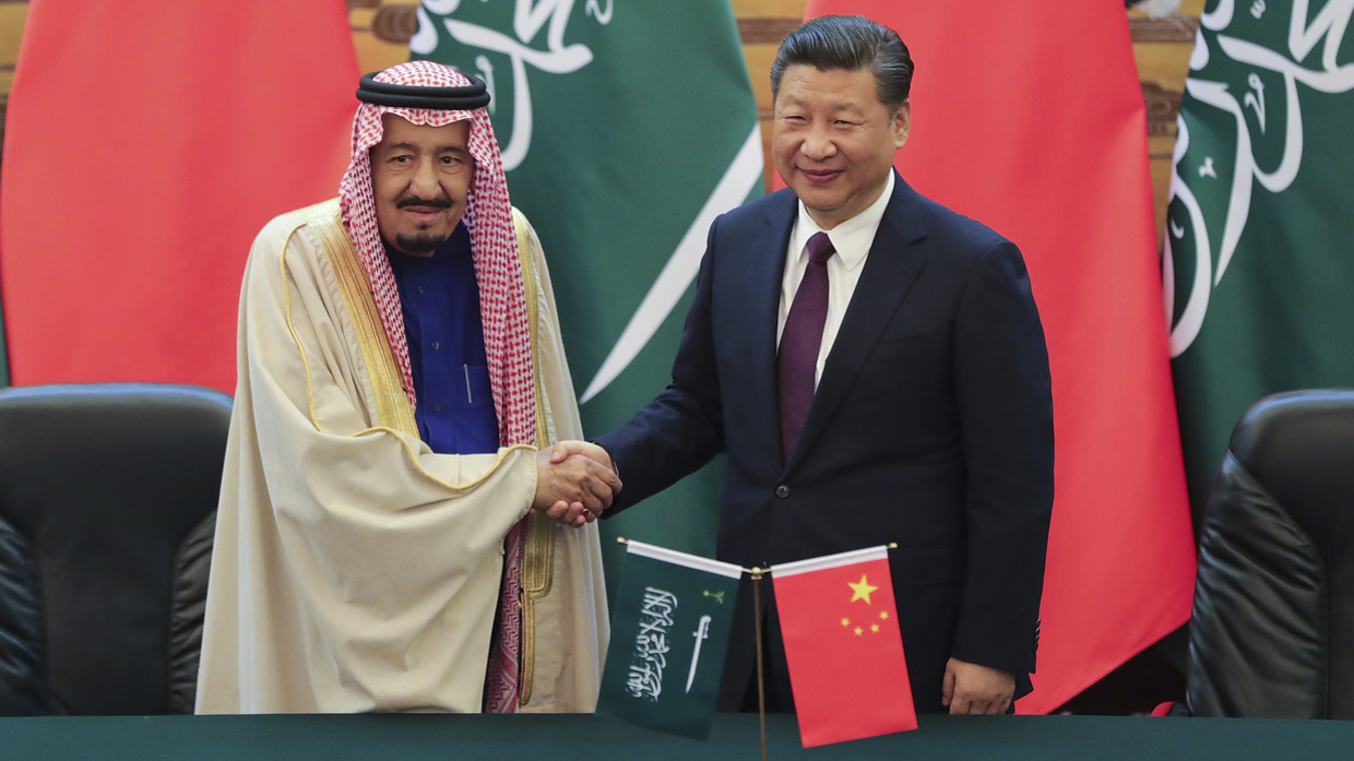 Quốc vương Ả Rập Saudi (trái) gặp Chủ tịch Trung Quốc Tập Cận Bình ở Bắc Kinh năm 2017.