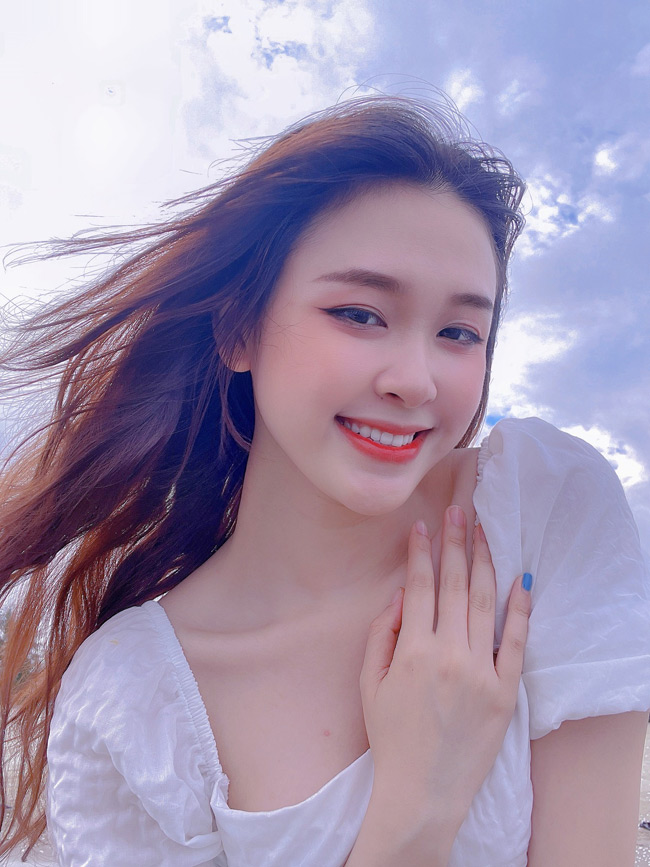 Cô nàng cũng là Hoa khôi Sinh viên Nghệ An.&nbsp;
