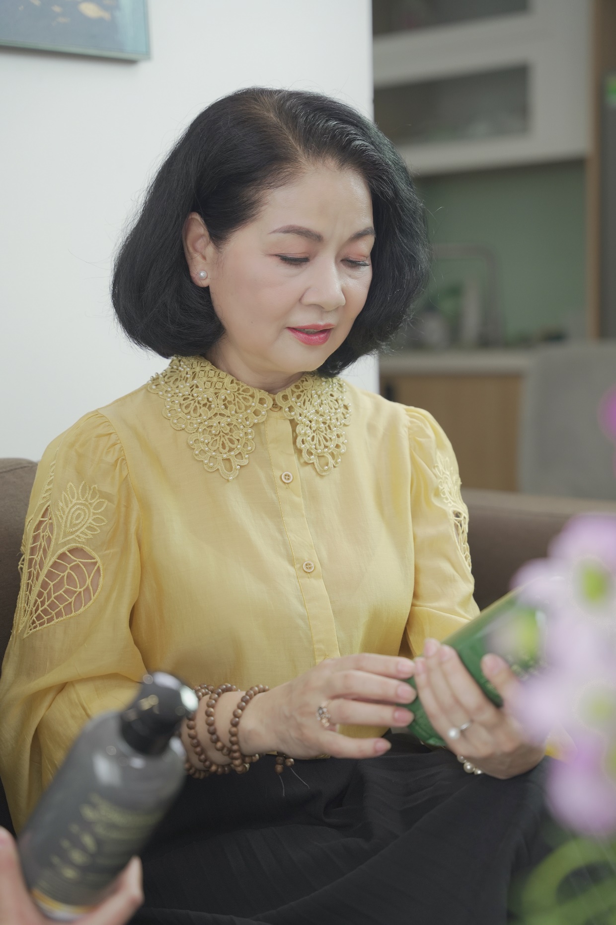 NSƯT Minh Phương – Bà mẹ quốc dân sở hữu mái tóc đen dày, chắc khỏe