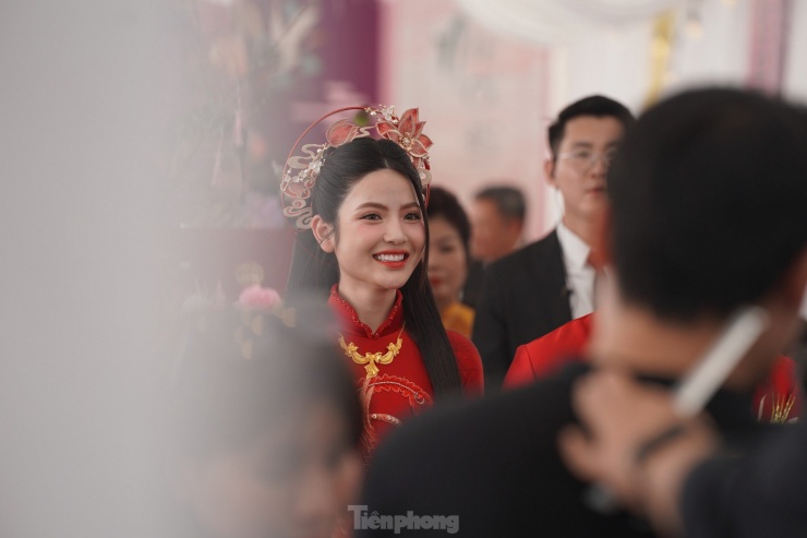 Sau lễ ăn hỏi, Quang Hải trở lại hội
quân cùng đội tuyển Việt Nam để tập luyện và chuẩn bị cho Asian
Cup. Đám cưới của cặp đôi Quang Hải - Chu Thanh Huyền dự kiến diễn
ra vào đầu năm 2024 âm lịch.