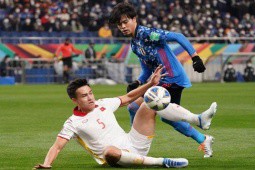 Sao Nhật Bản Mitoma chấn thương nặng, nguy cơ lỡ đối đầu ĐT Việt Nam ở Asian Cup