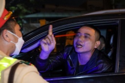 Tin tức trong ngày - Nhiều tài xế bị tước bằng, giữ xe vì tiệc tất niên