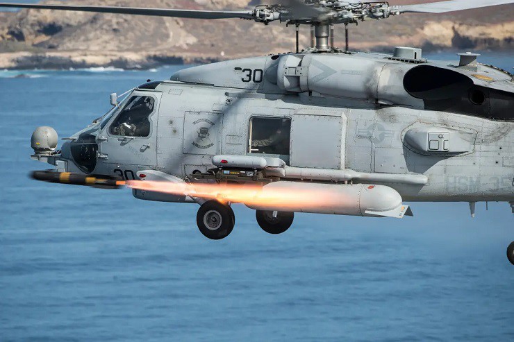 Nhà Trắng lên tiếng sau khi trực thăng Mỹ bắn chìm ba xuồng Houthi ở Biển Đỏ - 2
