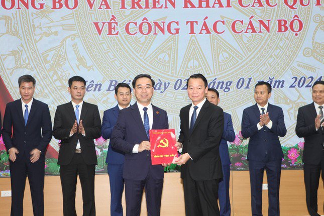 Ông Đỗ Việt Bách - Giám đốc Sở Giao thông Vận tải được chỉ định làm Bí thư Thị ủy Nghĩa Lộ.