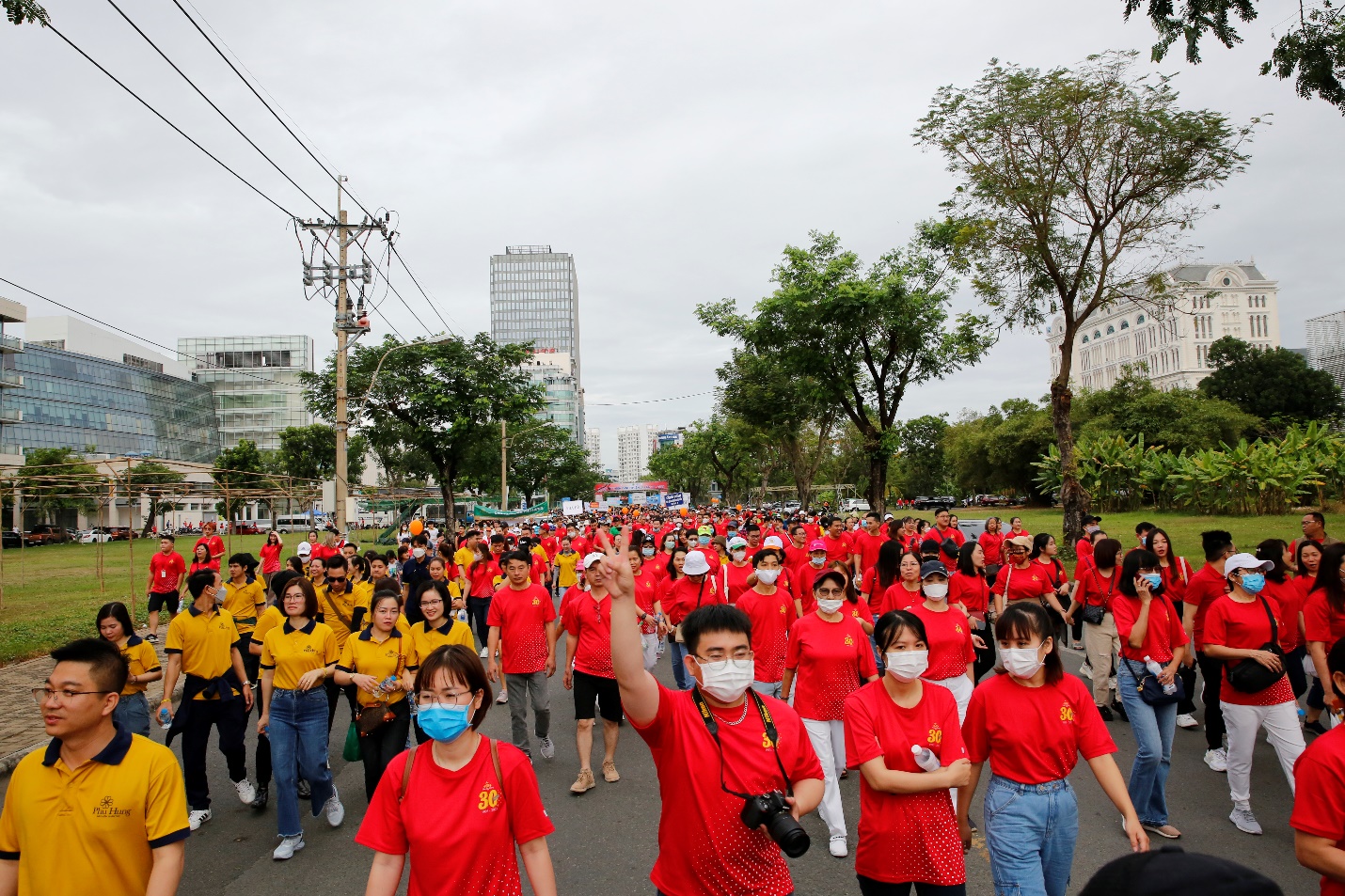 Những bước chân chia sẻ: hỗ trợ người nghèo đón tết - 3