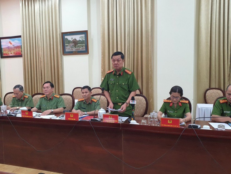 Thượng tá Nguyễn Đình Dương, Phó Giám đốc Công an TP.HCM chủ trì buổi gặp mặt. Ảnh: NT