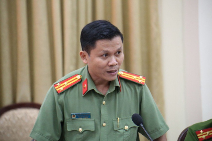 Thượng tá Nguyễn Thăng Long, Phó Trưởng Phòng Tham mưu, Công an TP thông tin đến các cơ quan báo chí. Ảnh: NT