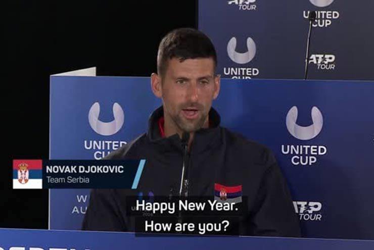 Novak Djokovic đáp lại phóng viên bằng tiếng Trung