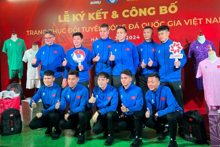 ĐT Việt Nam trong lễ công bố trang phục thi đấu