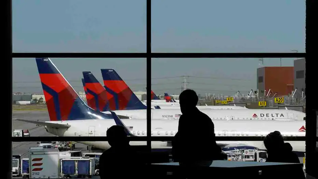 Các máy bay của hãng Delta Air Lines tại sân bay quốc tế TP Salt Lake. Ảnh: Bloomberg