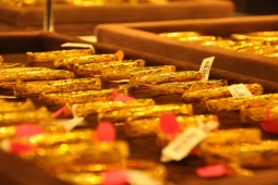 Kinh doanh - Giá vàng hôm nay 3/1: Vàng SJC vẫn tăng "mặc" vàng thế giới đỏ lửa