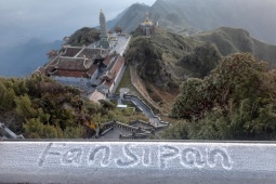 Tin tức trong ngày - Băng giá xuất hiện trên đỉnh Fansipan trong dịp đầu năm mới 2024