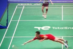 Thể thao - Những cú trái tay ảo diệu nhất cầu lông 2023: Cứu cầu ở góc 0 độ