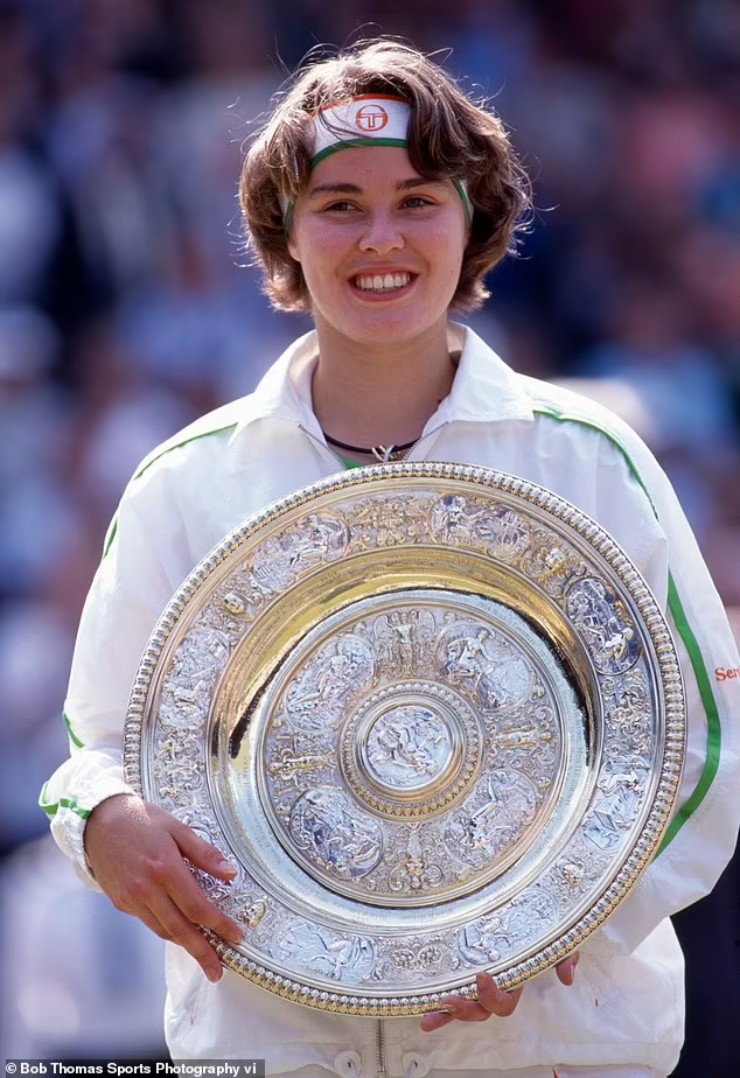 Martina Hingis vô địch đôi nữ Wimbledon khi 15 tuổi, 9 tháng