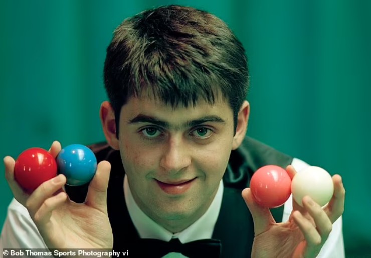 Ronnie O'Sullivan vô địch snooker thế giới khi 17 tuổi, 11 tháng
