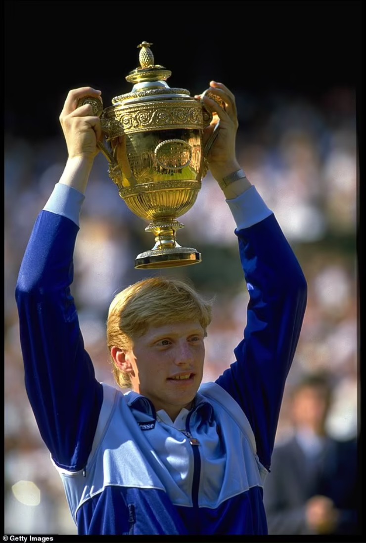 Boris Becker vô địch tennis Wimbledon thời điểm 17 tuổi, 7 tháng