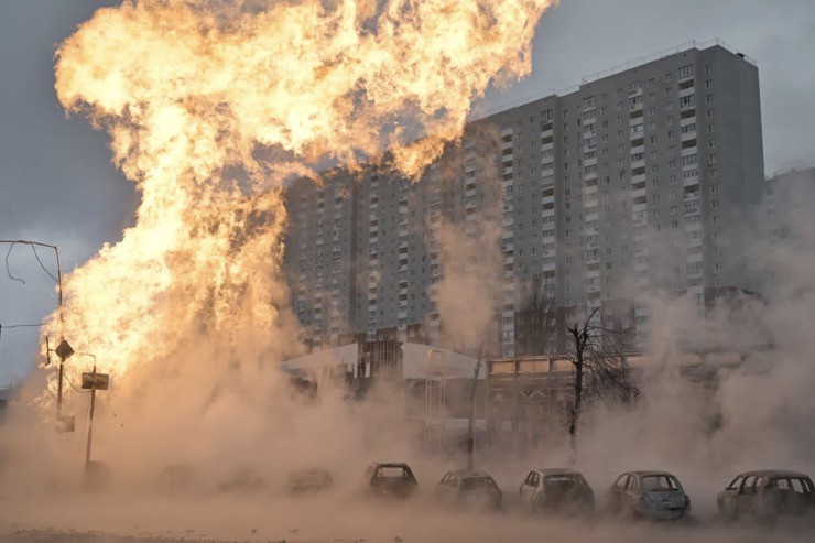 Khói lửa bốc lên sau một cuộc tập kích của Nga ở Kiev vào ngày 2/1/2024.