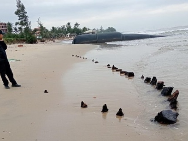 Tin tức trong ngày - Khai quật khẩn cấp hiện vật nghi "tàu cổ" ở Quảng Nam