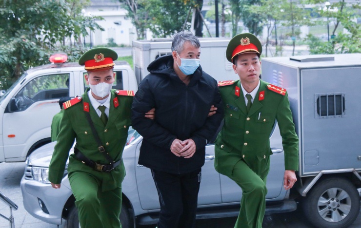 Các bị cáo trong đại án Việt Á đã đến tòa, bắt đầu ngày xét xử thứ 2 - 2