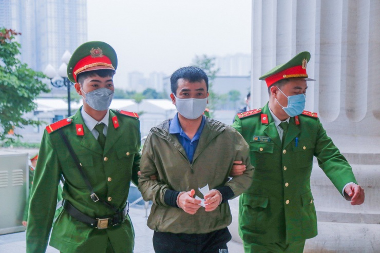 Các bị cáo trong đại án Việt Á đã đến tòa, bắt đầu ngày xét xử thứ 2 - 4