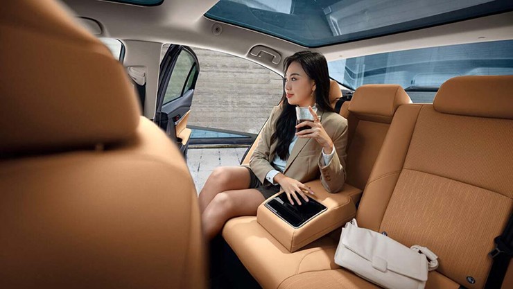 Toyota Camry 2024 chính thức mở bán, giá từ 596 triệu đồng - 12