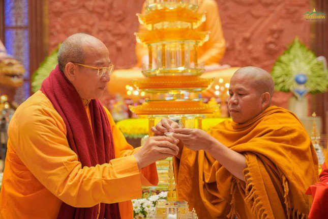 Trụ trì chùa Ba Vàng bị kỷ luật vụ "xá lợi tóc Đức Phật" - 1