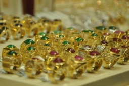 Kinh doanh - Giá vàng hôm nay 4/1: Vàng thế giới "cắm đầu" lao dốc, giá vàng SJC diễn biến ra sao?