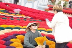 Thị trường - Tiêu dùng - Làng nghề đầy sắc màu hàng trăm năm tuổi, tất bật ngày cận Tết