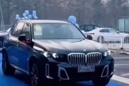 Kinh doanh - Công ty làm ăn phát đạt, chi 27 tỷ đồng mua 16 xe BMW tặng nhân viên dịp năm mới