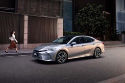 Tin tức ô tô - Toyota Camry 2024 chính thức mở bán, giá từ 596 triệu đồng