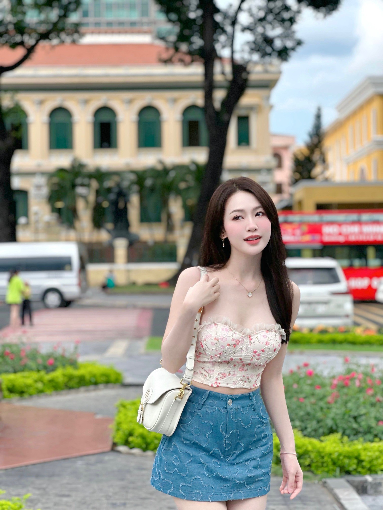 Nữ nhân viên văn phòng quê Nghệ An xinh tựa "thần tiên tỷ tỷ", body nóng bỏng - 10
