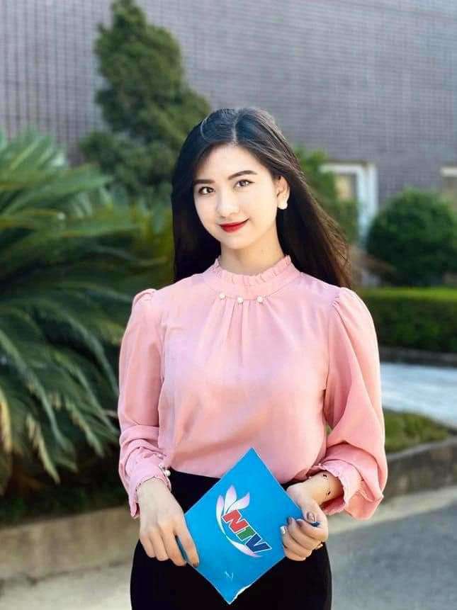Nữ MC thời sự Nghệ An có gu ăn mặc tiểu thư, là con gái cựu tuyển thủ nổi tiếng - 2