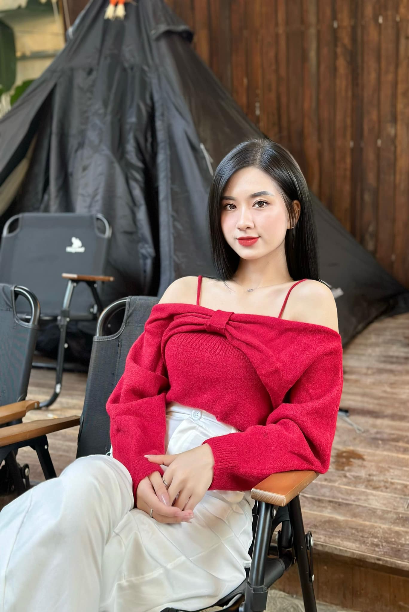 Nữ MC thời sự Nghệ An có gu ăn mặc tiểu thư, là con gái cựu tuyển thủ nổi tiếng - 7