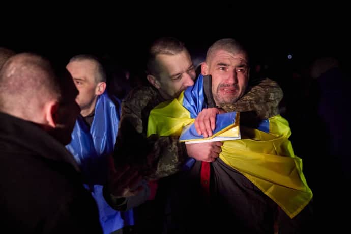 Các binh sĩ Ukraine được quân đội Nga trả tự do trong đợt trao đổi tù binh hôm 3/1.