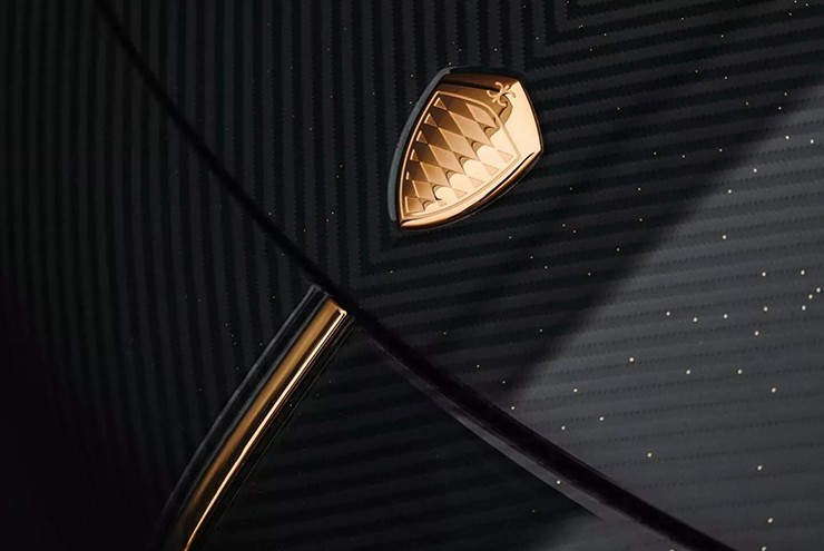 Siêu phẩm Koenigsegg Jesko Attack phủ vàng 24k lộ điện