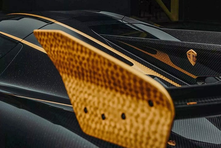 Siêu phẩm Koenigsegg Jesko Attack phủ vàng 24k lộ điện - 4